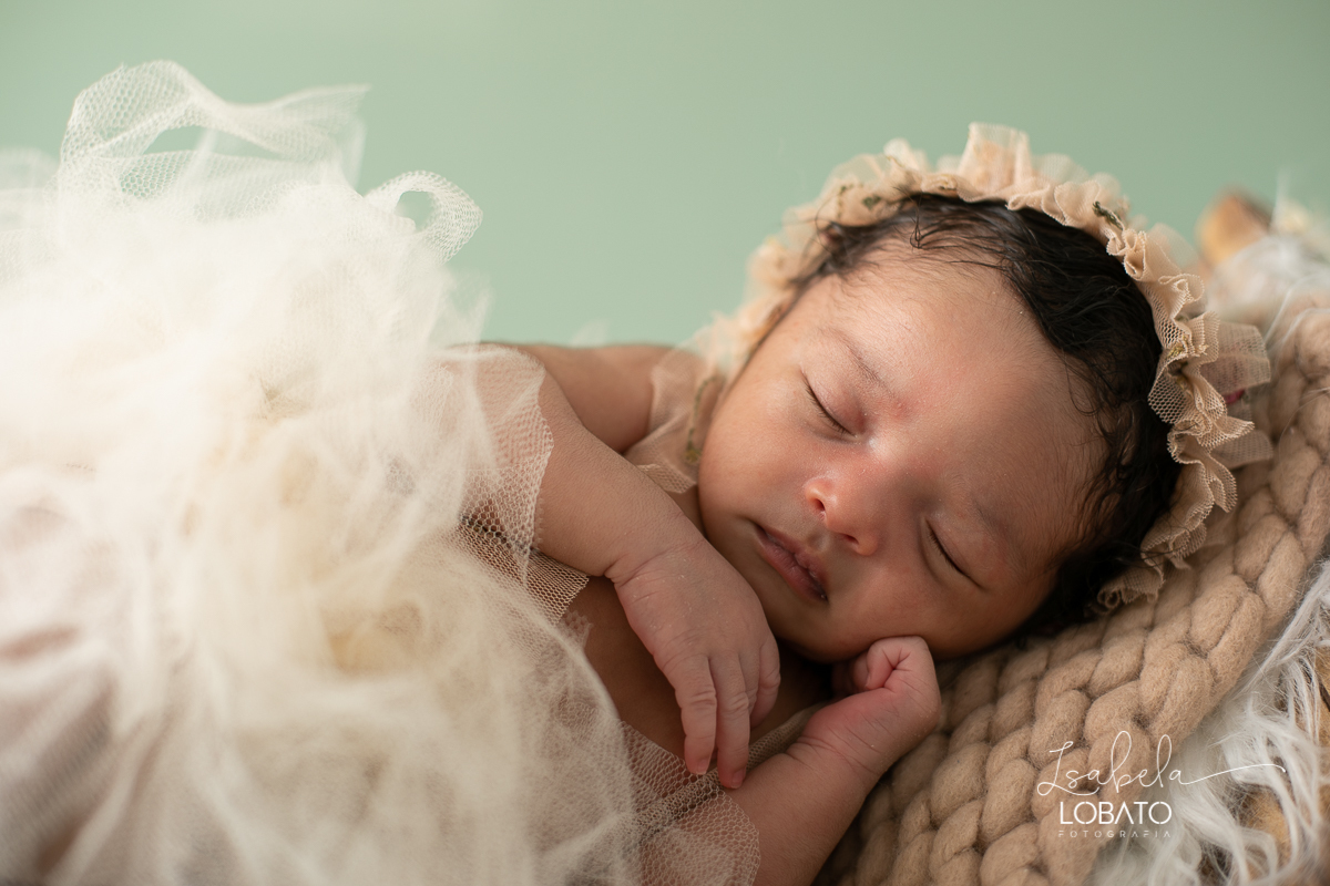 fotografia-de-bebes-foto-de-recem-nascido-ensaio-fotografico-de-bebe-recem-nascido-ensaio-newborn-bebes-primeiros-dias-lefotick-props-do-bem-acompanhamento-criativo-estudio-fotografico-para-bebes-melhor-fotografa-de-barbabacena-isabela-lobato-fotografia