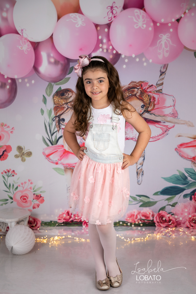 ensaio-fotografico-bailarina-ballet-bale-fotos-de-bailarina-sapatilha-roupa-de-bale-ensaio-de-bale-na-pontinha-do-pe-fotografa-de-crianca-em-barbacena-e-regiao-isabela-lobato-fotografia-estudio-fotografico-melhor-fotografa-minas-gerais-luz-de-estudio-foto