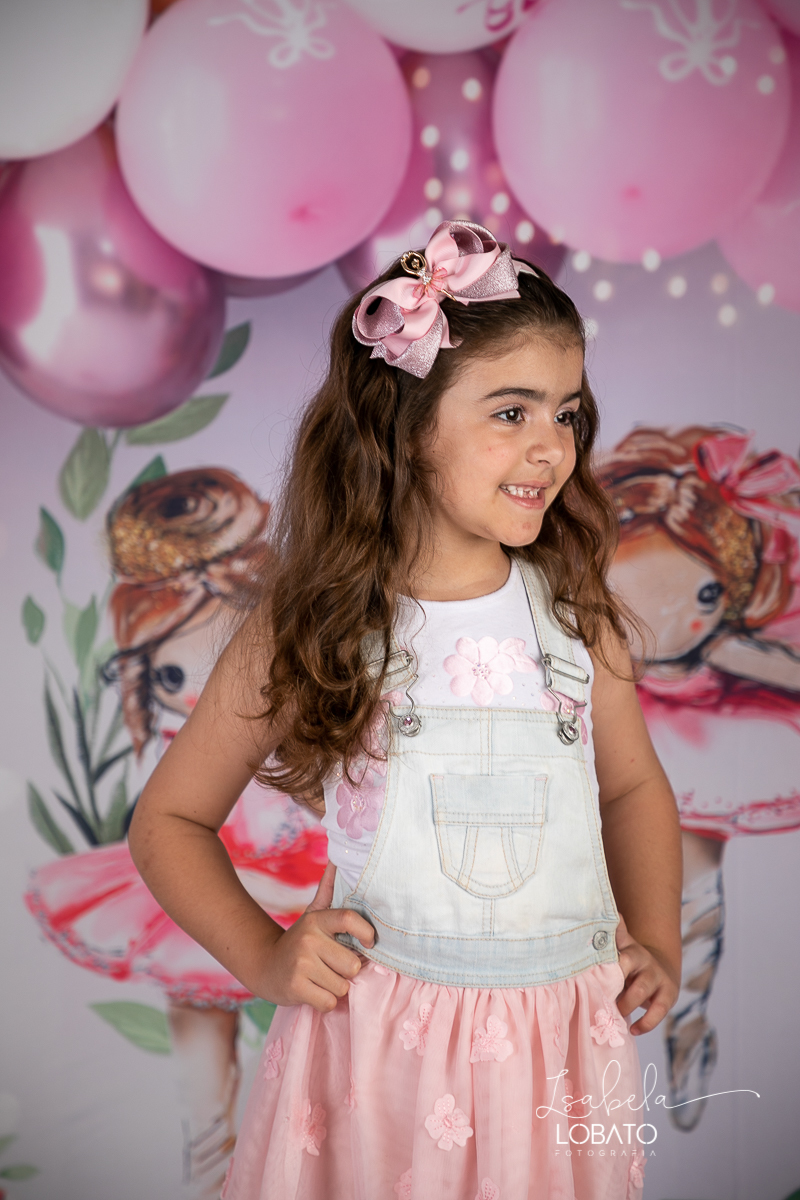 ensaio-fotografico-bailarina-ballet-bale-fotos-de-bailarina-sapatilha-roupa-de-bale-ensaio-de-bale-na-pontinha-do-pe-fotografa-de-crianca-em-barbacena-e-regiao-isabela-lobato-fotografia-estudio-fotografico-melhor-fotografa-minas-gerais-luz-de-estudio-foto