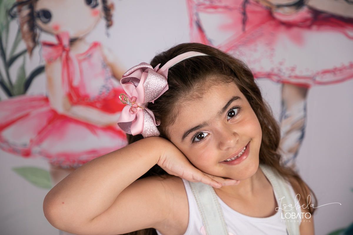 ensaio-fotografico-bailarina-ballet-bale-fotos-de-bailarina-sapatilha-roupa-de-bale-ensaio-de-bale-na-pontinha-do-pe-fotografa-de-crianca-em-barbacena-e-regiao-isabela-lobato-fotografia-estudio-fotografico-melhor-fotografa-minas-gerais-luz-de-estudio-foto