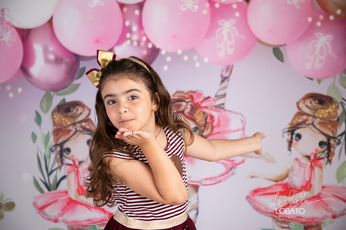 ensaio-fotografico-bailarina-ballet-bale-fotos-de-bailarina-sapatilha-roupa-de-bale-ensaio-de-bale-na-pontinha-do-pe-fotografa-de-crianca-em-barbacena-e-regiao-isabela-lobato-fotografia-estudio-fotografico-melhor-fotografa-minas-gerais-luz-de-estudio-foto