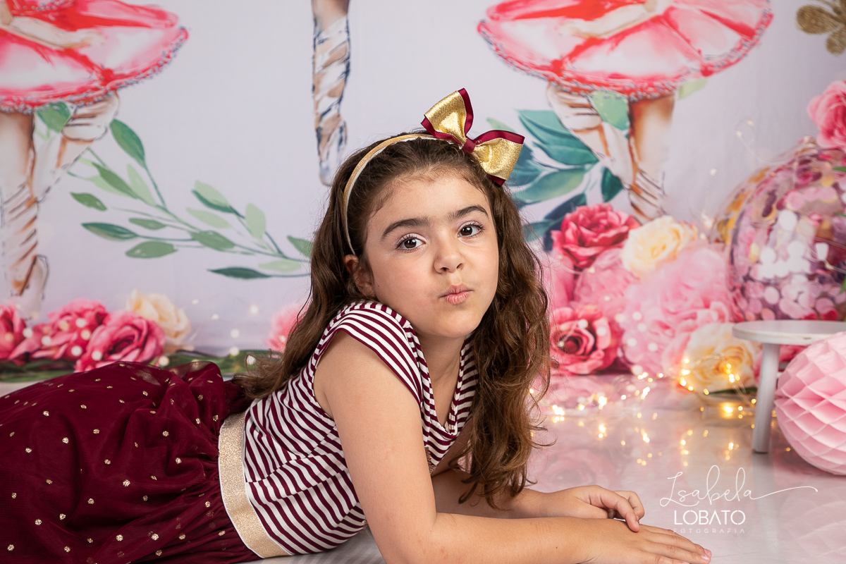 ensaio-fotografico-bailarina-ballet-bale-fotos-de-bailarina-sapatilha-roupa-de-bale-ensaio-de-bale-na-pontinha-do-pe-fotografa-de-crianca-em-barbacena-e-regiao-isabela-lobato-fotografia-estudio-fotografico-melhor-fotografa-minas-gerais-luz-de-estudio-foto