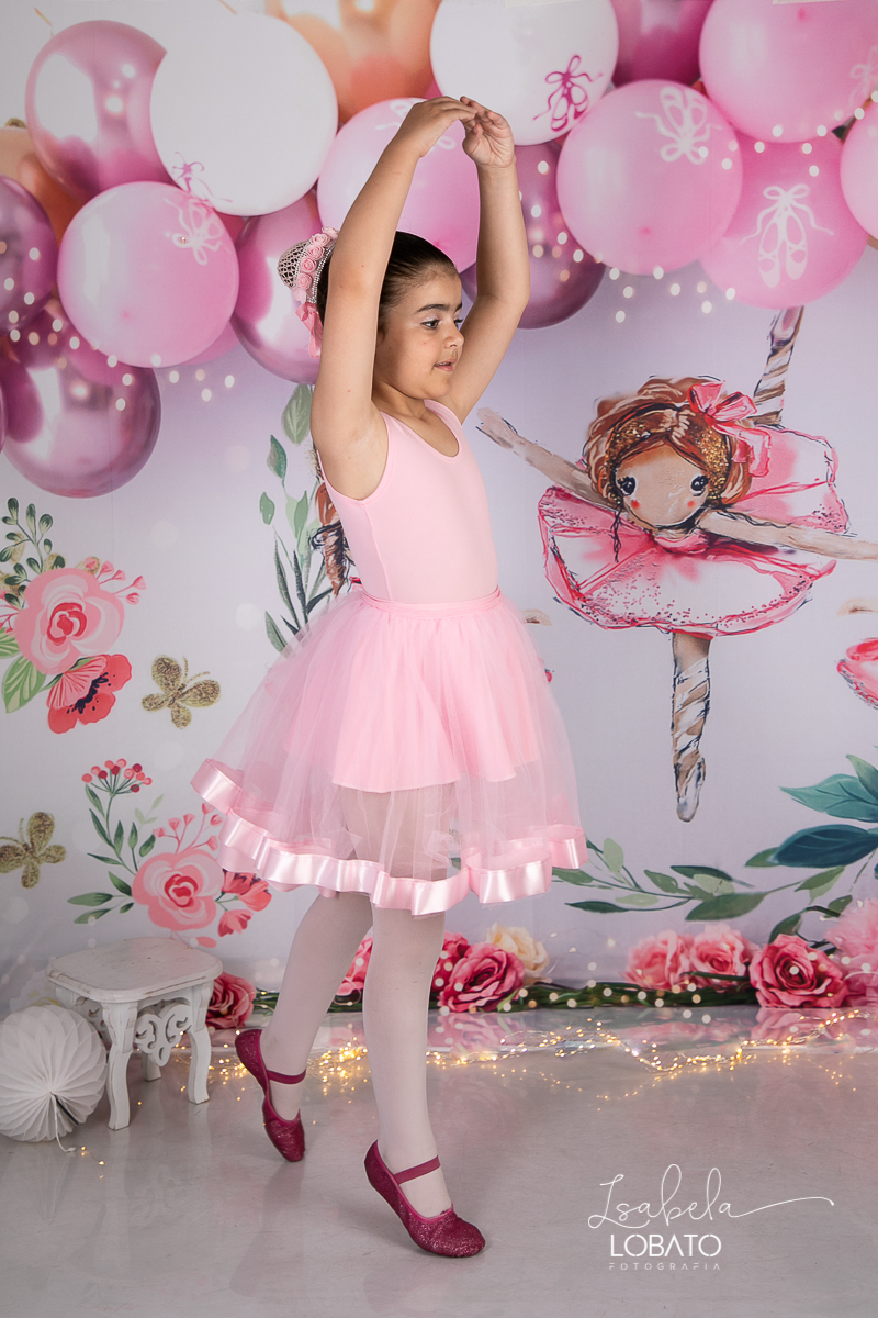 ensaio-fotografico-bailarina-ballet-bale-fotos-de-bailarina-sapatilha-roupa-de-bale-ensaio-de-bale-na-pontinha-do-pe-fotografa-de-crianca-em-barbacena-e-regiao-isabela-lobato-fotografia-estudio-fotografico-melhor-fotografa-minas-gerais-luz-de-estudio-foto