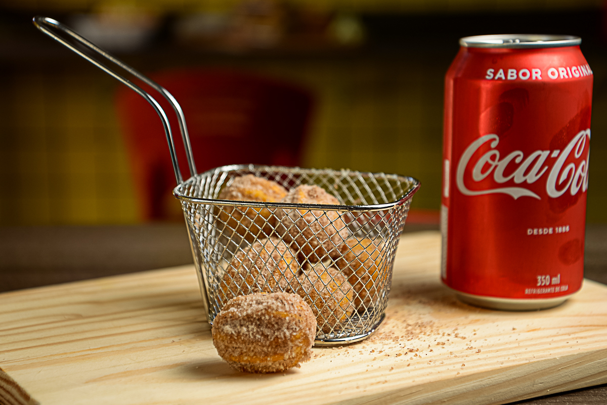 coxinha-empada-quibe-salgados-frito-salgado-assado-pastel-de-angu-risole-de-carne-batata-rustica-batata-frita-kone-show-barbacena-coca-cola-espetinho-de-frango-mini-salgados-ai-que-fome-barbacena-fotografa-de-gastronomia-fotografia-gourmet-foto-de-comida