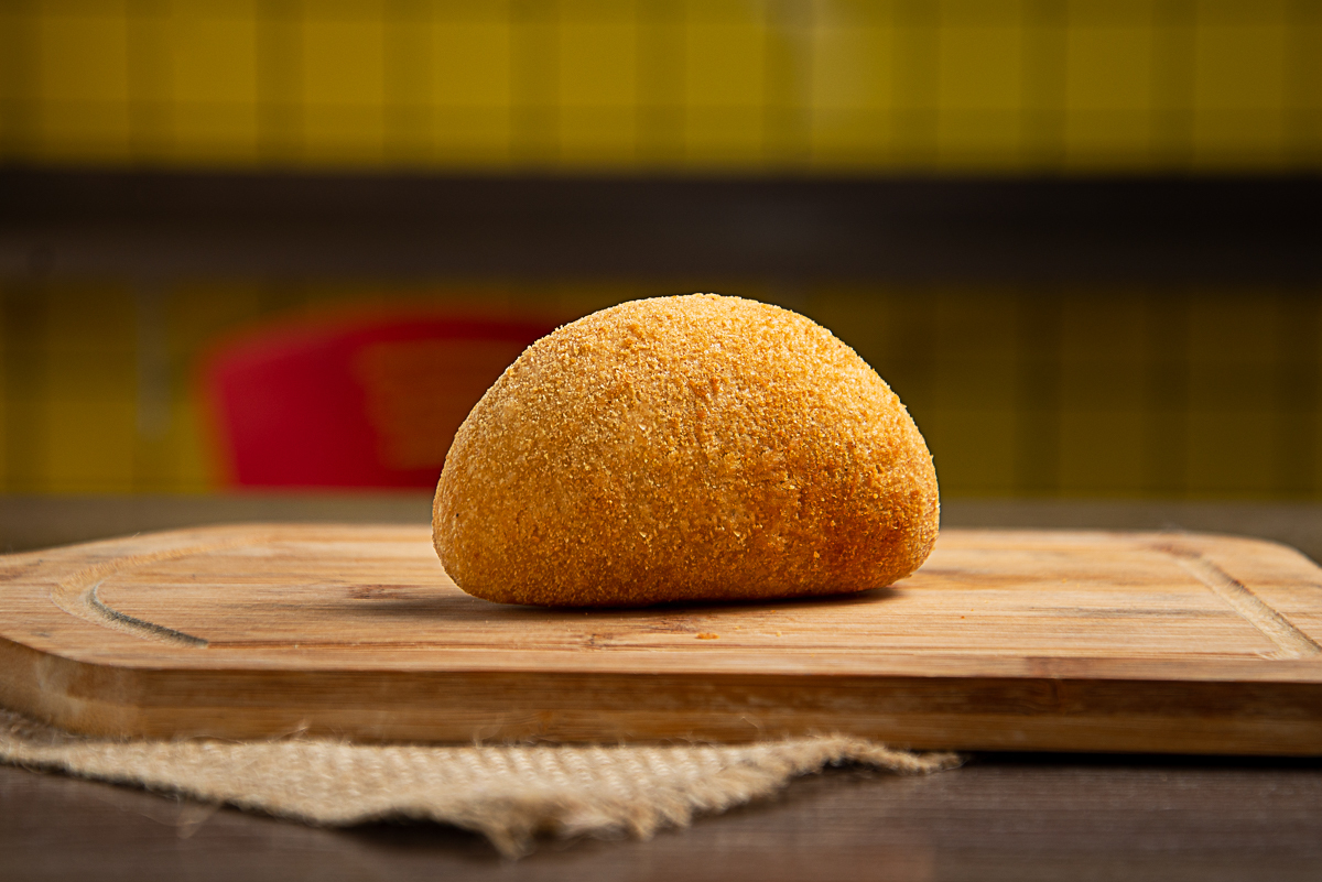 coxinha-empada-quibe-salgados-frito-salgado-assado-pastel-de-angu-risole-de-carne-batata-rustica-batata-frita-kone-show-barbacena-coca-cola-espetinho-de-frango-mini-salgados-ai-que-fome-barbacena-fotografa-de-gastronomia-fotografia-gourmet-foto-de-comida