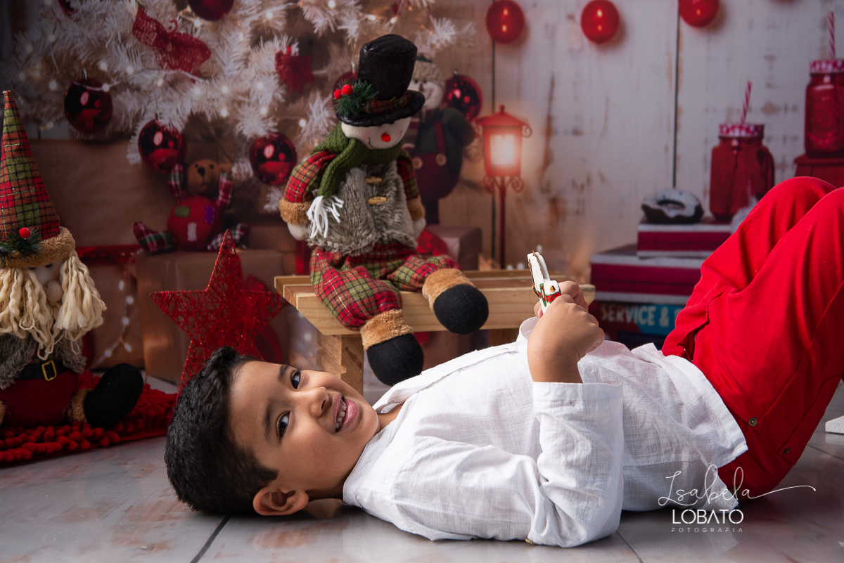 natal-2020-mini-sessao-fotografica-de-natal-ensaio-de-natal-o-natal-vem-vindo-vem-vindo-o-natal-dingo-bell-papai-noel-noite-de-natal-arvore-de-natal-boneco-de-neve-fundo-fotografico-de-natal-ideias-de-cenarios-de-natal-estudio-fotografico-barbacena