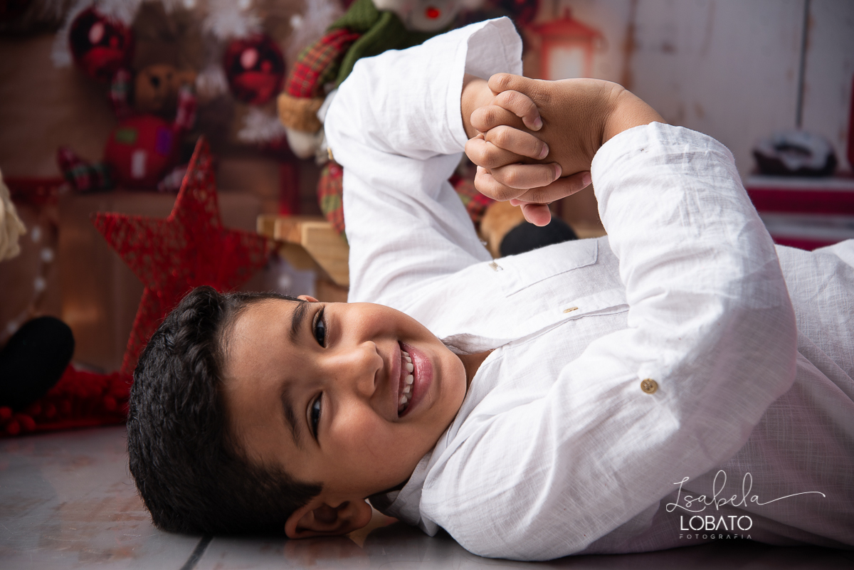 natal-2020-mini-sessao-fotografica-de-natal-ensaio-de-natal-o-natal-vem-vindo-vem-vindo-o-natal-dingo-bell-papai-noel-noite-de-natal-arvore-de-natal-boneco-de-neve-fundo-fotografico-de-natal-ideias-de-cenarios-de-natal-estudio-fotografico-barbacena