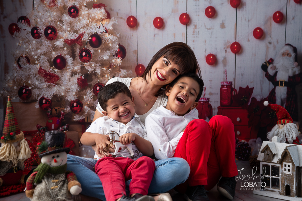 natal-2020-mini-sessao-fotografica-de-natal-ensaio-de-natal-o-natal-vem-vindo-vem-vindo-o-natal-dingo-bell-papai-noel-noite-de-natal-arvore-de-natal-boneco-de-neve-fundo-fotografico-de-natal-ideias-de-cenarios-de-natal-estudio-fotografico-barbacena