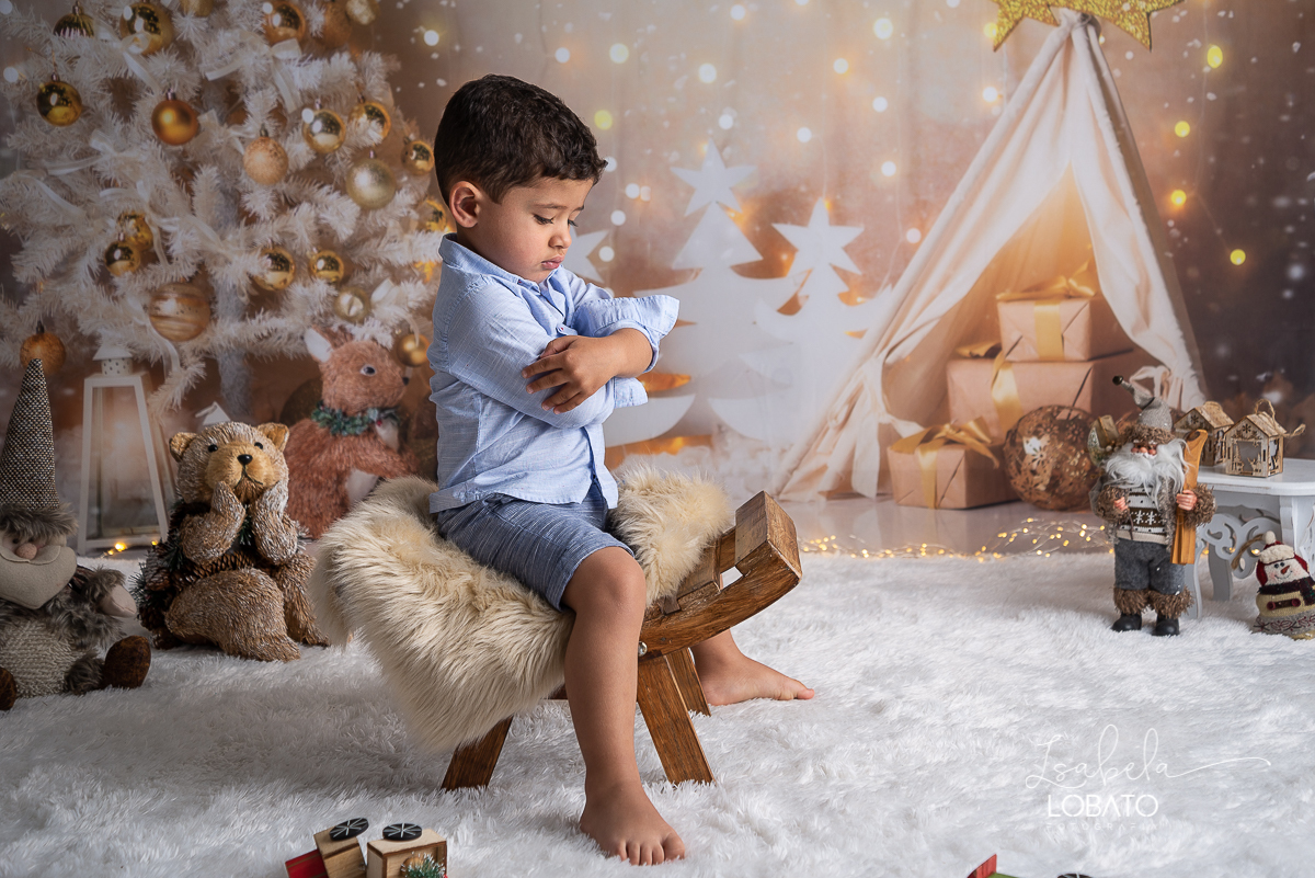 natal-2020-mini-sessao-fotografica-de-natal-ensaio-de-natal-o-natal-vem-vindo-vem-vindo-o-natal-dingo-bell-papai-noel-noite-de-natal-arvore-de-natal-boneco-de-neve-fundo-fotografico-de-natal-ideias-de-cenarios-de-natal-estudio-fotografico-barbacena