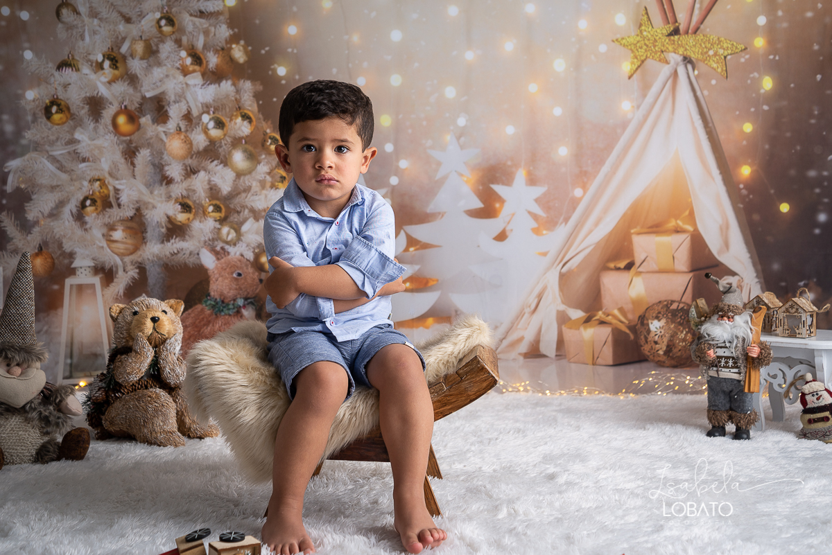 natal-2020-mini-sessao-fotografica-de-natal-ensaio-de-natal-o-natal-vem-vindo-vem-vindo-o-natal-dingo-bell-papai-noel-noite-de-natal-arvore-de-natal-boneco-de-neve-fundo-fotografico-de-natal-ideias-de-cenarios-de-natal-estudio-fotografico-barbacena