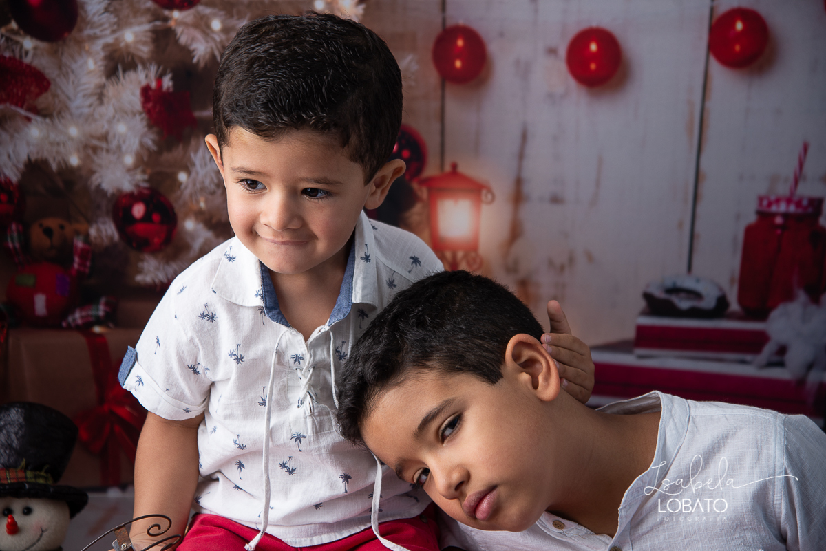 natal-2020-mini-sessao-fotografica-de-natal-ensaio-de-natal-o-natal-vem-vindo-vem-vindo-o-natal-dingo-bell-papai-noel-noite-de-natal-arvore-de-natal-boneco-de-neve-fundo-fotografico-de-natal-ideias-de-cenarios-de-natal-estudio-fotografico-barbacena