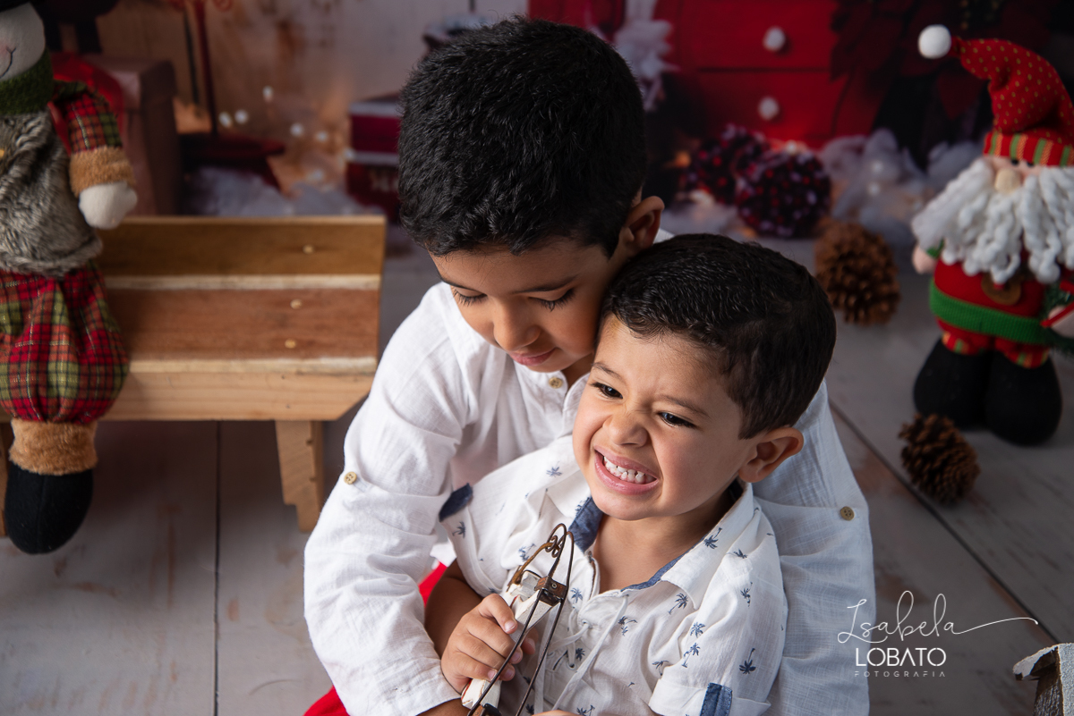 natal-2020-mini-sessao-fotografica-de-natal-ensaio-de-natal-o-natal-vem-vindo-vem-vindo-o-natal-dingo-bell-papai-noel-noite-de-natal-arvore-de-natal-boneco-de-neve-fundo-fotografico-de-natal-ideias-de-cenarios-de-natal-estudio-fotografico-barbacena