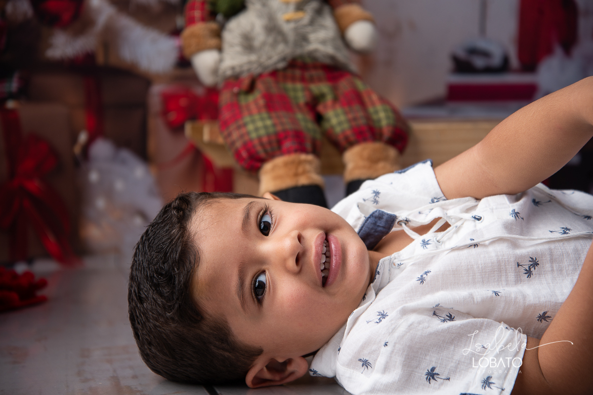 natal-2020-mini-sessao-fotografica-de-natal-ensaio-de-natal-o-natal-vem-vindo-vem-vindo-o-natal-dingo-bell-papai-noel-noite-de-natal-arvore-de-natal-boneco-de-neve-fundo-fotografico-de-natal-ideias-de-cenarios-de-natal-estudio-fotografico-barbacena