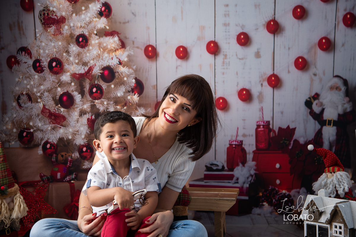 natal-2020-mini-sessao-fotografica-de-natal-ensaio-de-natal-o-natal-vem-vindo-vem-vindo-o-natal-dingo-bell-papai-noel-noite-de-natal-arvore-de-natal-boneco-de-neve-fundo-fotografico-de-natal-ideias-de-cenarios-de-natal-estudio-fotografico-barbacena
