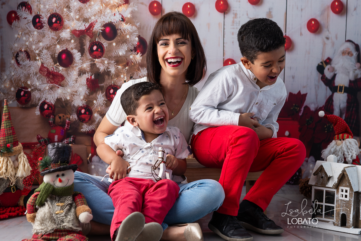 natal-2020-mini-sessao-fotografica-de-natal-ensaio-de-natal-o-natal-vem-vindo-vem-vindo-o-natal-dingo-bell-papai-noel-noite-de-natal-arvore-de-natal-boneco-de-neve-fundo-fotografico-de-natal-ideias-de-cenarios-de-natal-estudio-fotografico-barbacena