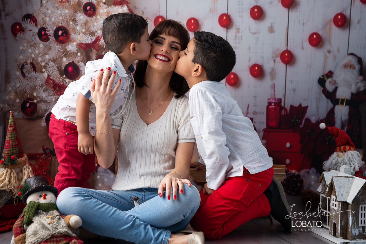 natal-2020-mini-sessao-fotografica-de-natal-ensaio-de-natal-o-natal-vem-vindo-vem-vindo-o-natal-dingo-bell-papai-noel-noite-de-natal-arvore-de-natal-boneco-de-neve-fundo-fotografico-de-natal-ideias-de-cenarios-de-natal-estudio-fotografico-barbacena