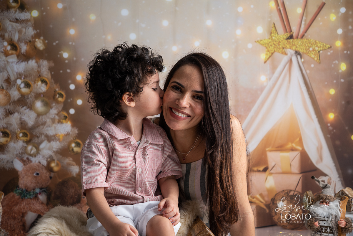 natal-2020-mini-sessao-fotografica-de-natal-ensaio-de-natal-o-natal-vem-vindo-vem-vindo-o-natal-dingo-bell-papai-noel-noite-de-natal-arvore-de-natal-boneco-de-neve-fundo-fotografico-de-natal-ideias-de-cenarios-de-natal-estudio-fotografico-barbacena