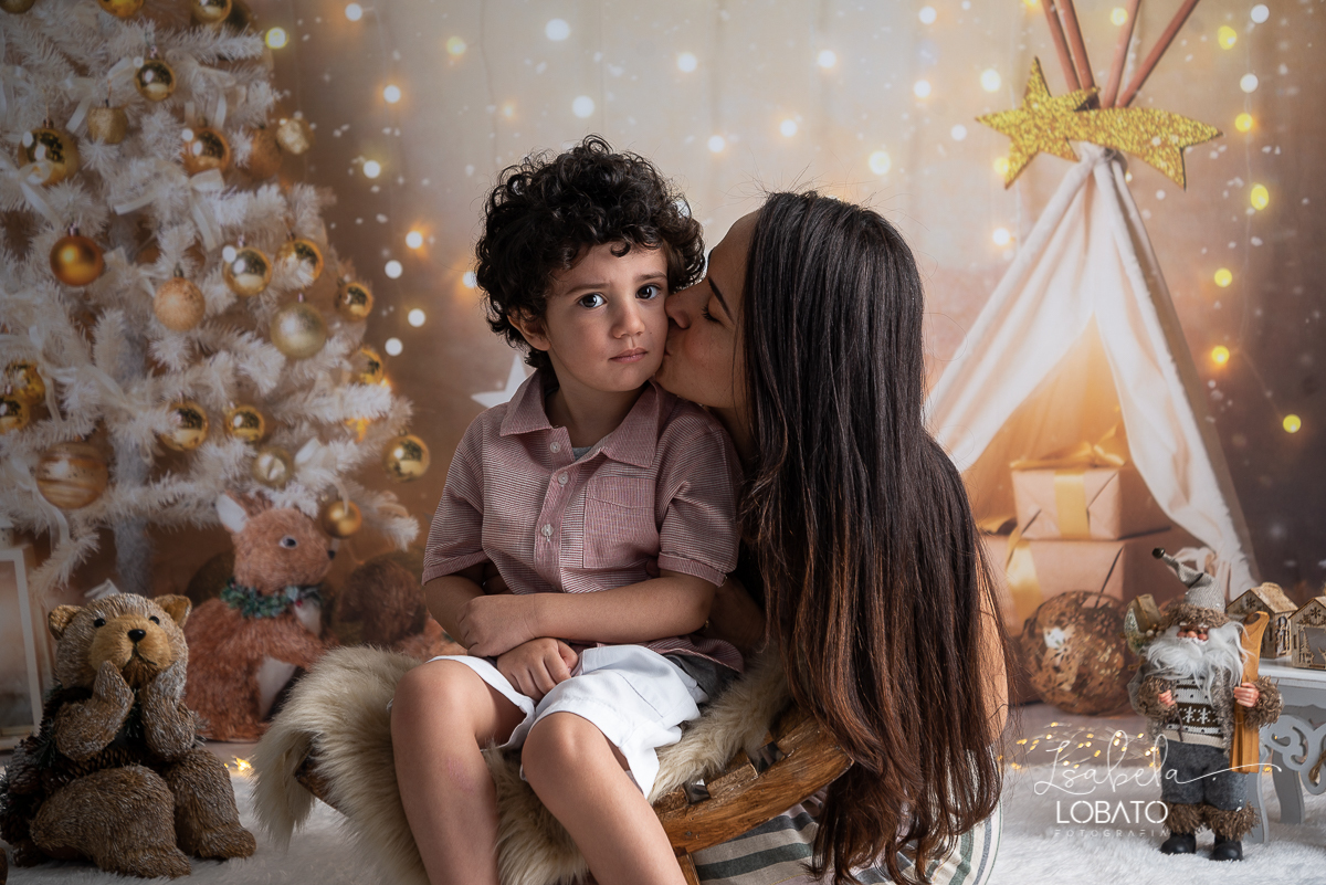 natal-2020-mini-sessao-fotografica-de-natal-ensaio-de-natal-o-natal-vem-vindo-vem-vindo-o-natal-dingo-bell-papai-noel-noite-de-natal-arvore-de-natal-boneco-de-neve-fundo-fotografico-de-natal-ideias-de-cenarios-de-natal-estudio-fotografico-barbacena