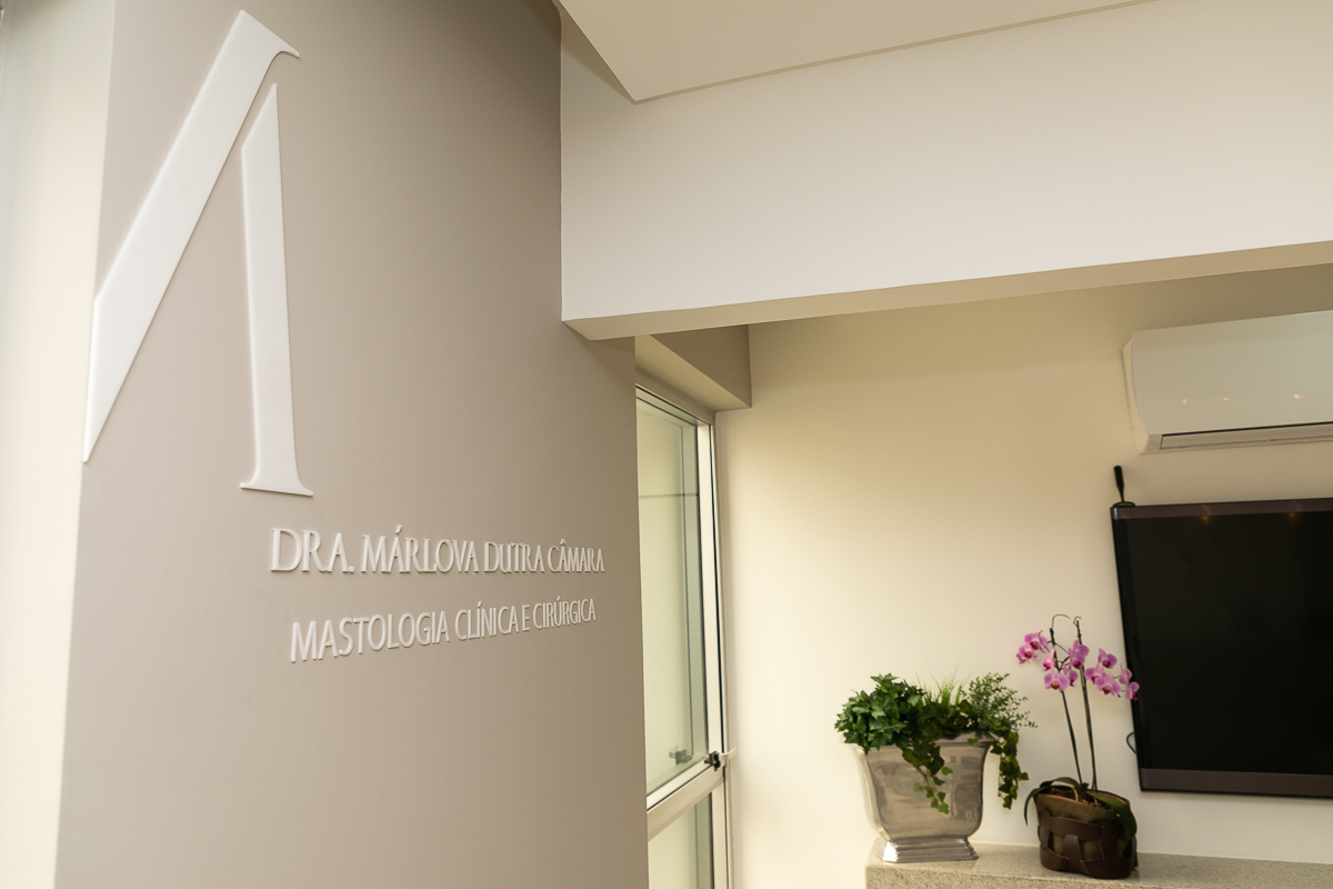 consultorio-medico-decoracao-de-consultorio-medico-de-mama-mastologista-em-barbacena-consultorio-dra-marvola-dutra-camara-marketing-de-medico-mkt-ditigal-midias-digitais-publicidade-fotos-isabela-lobato-fotografia-protese-mamaria-cancer-de-mama-tratamento