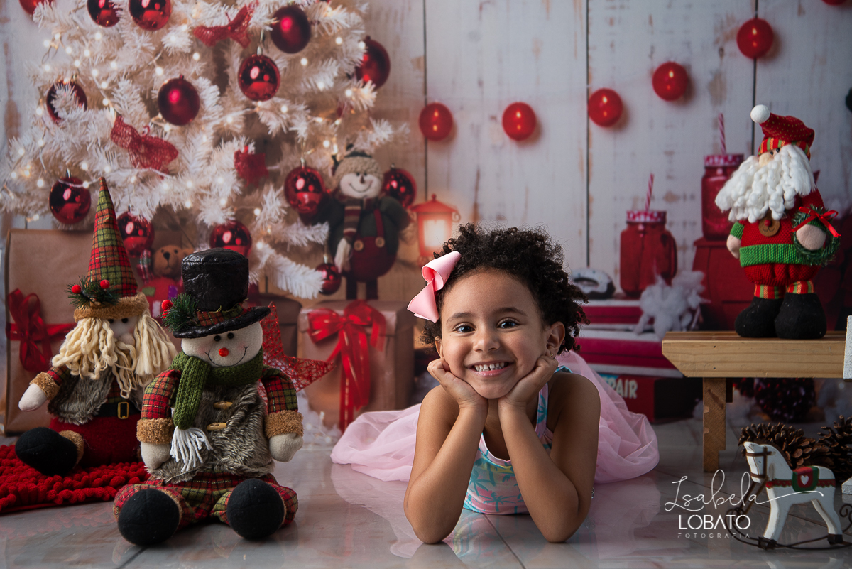 natal-2020-mini-sessao-fotografica-de-natal-ensaio-de-natal-o-natal-vem-vindo-vem-vindo-o-natal-dingo-bell-papai-noel-noite-de-natal-arvore-de-natal-boneco-de-neve-fundo-fotografico-de-natal-ideias-de-cenarios-de-natal-estudio-fotografico-barbacena