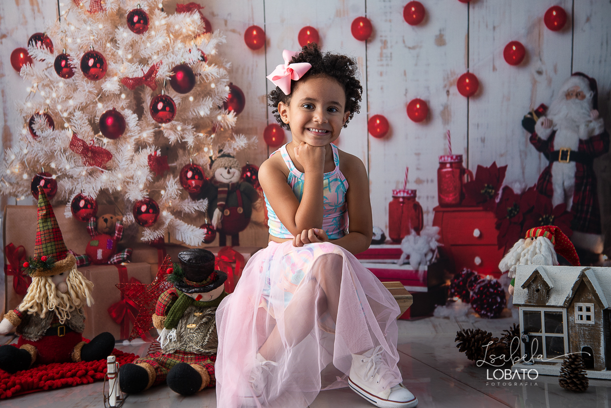 natal-2020-mini-sessao-fotografica-de-natal-ensaio-de-natal-o-natal-vem-vindo-vem-vindo-o-natal-dingo-bell-papai-noel-noite-de-natal-arvore-de-natal-boneco-de-neve-fundo-fotografico-de-natal-ideias-de-cenarios-de-natal-estudio-fotografico-barbacena