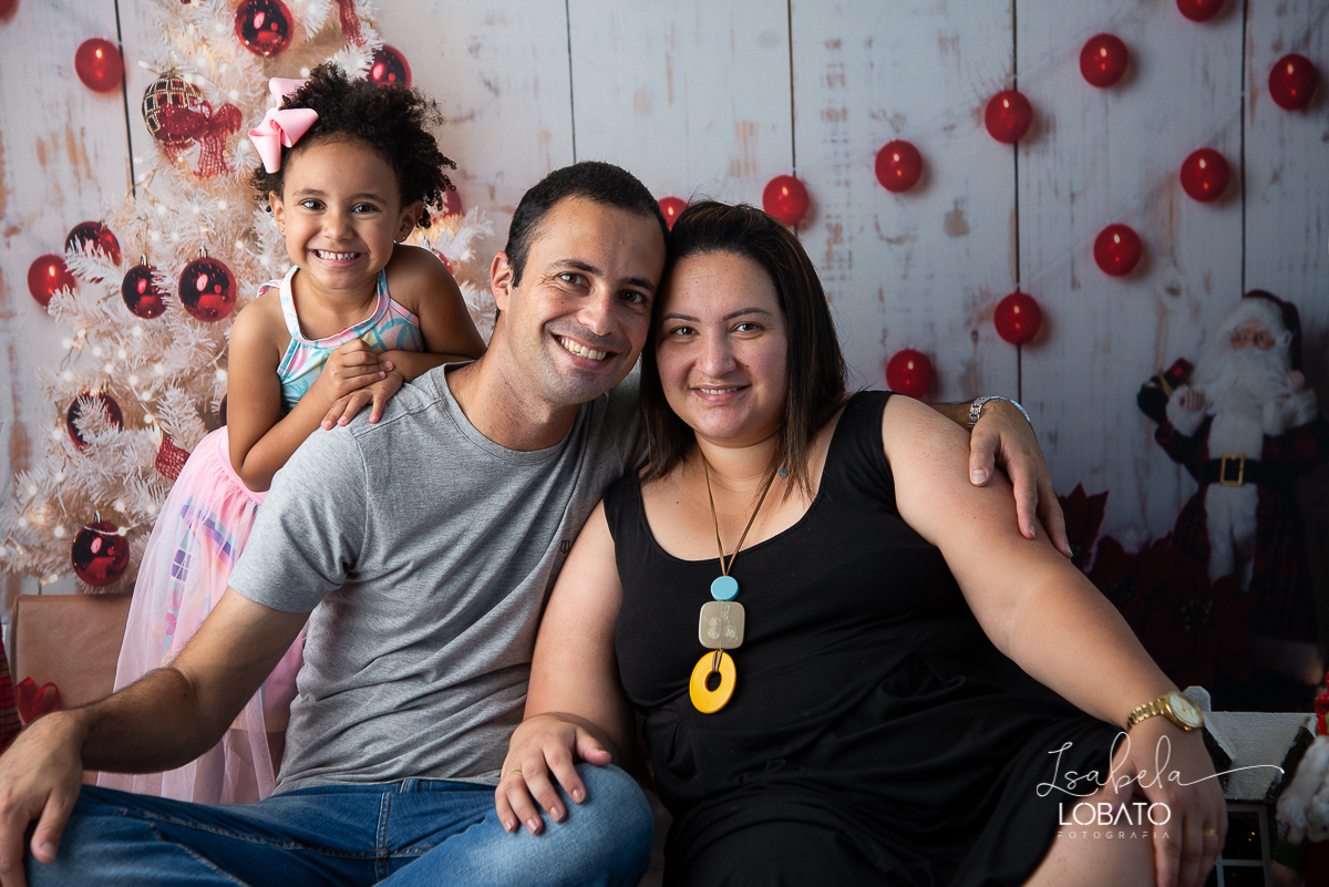 natal-2020-mini-sessao-fotografica-de-natal-ensaio-de-natal-o-natal-vem-vindo-vem-vindo-o-natal-dingo-bell-papai-noel-noite-de-natal-arvore-de-natal-boneco-de-neve-fundo-fotografico-de-natal-ideias-de-cenarios-de-natal-estudio-fotografico-barbacena