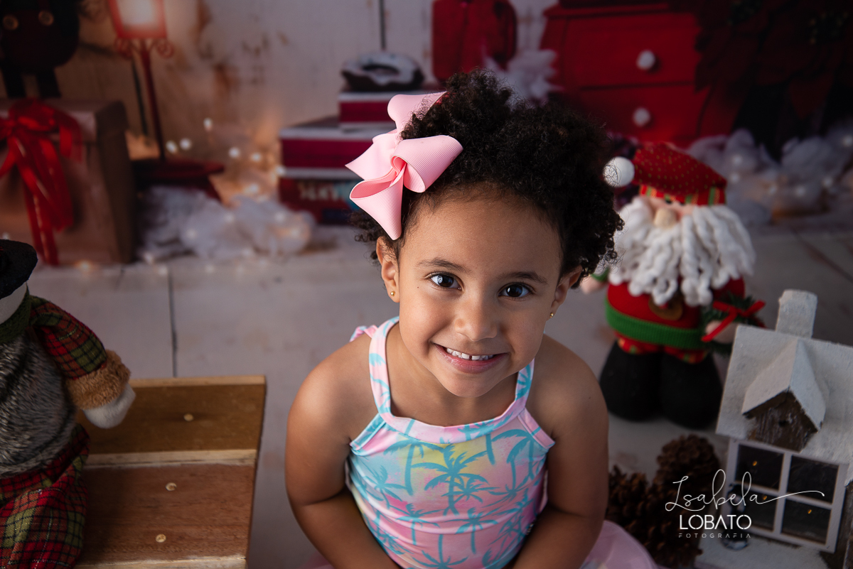 natal-2020-mini-sessao-fotografica-de-natal-ensaio-de-natal-o-natal-vem-vindo-vem-vindo-o-natal-dingo-bell-papai-noel-noite-de-natal-arvore-de-natal-boneco-de-neve-fundo-fotografico-de-natal-ideias-de-cenarios-de-natal-estudio-fotografico-barbacena