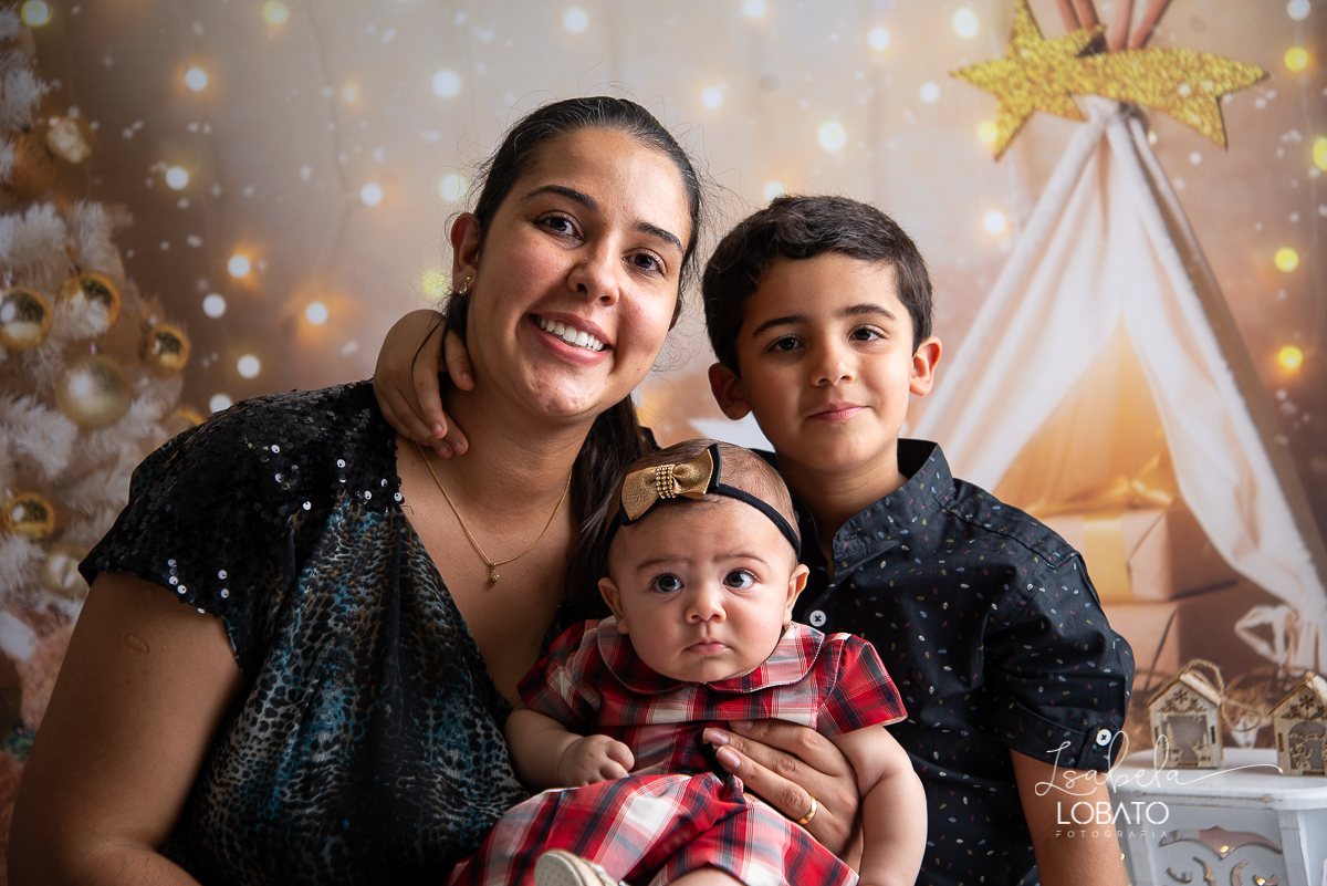 natal-2020-mini-sessao-fotografica-de-natal-ensaio-de-natal-o-natal-vem-vindo-vem-vindo-o-natal-dingo-bell-papai-noel-noite-de-natal-arvore-de-natal-boneco-de-neve-fundo-fotografico-de-natal-ideias-de-cenarios-de-natal-estudio-fotografico-barbacena