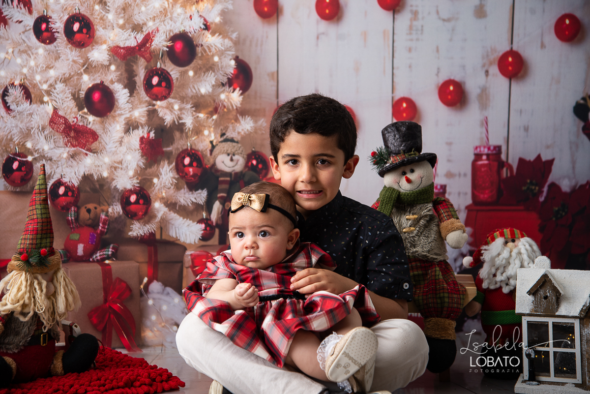 natal-2020-mini-sessao-fotografica-de-natal-ensaio-de-natal-o-natal-vem-vindo-vem-vindo-o-natal-dingo-bell-papai-noel-noite-de-natal-arvore-de-natal-boneco-de-neve-fundo-fotografico-de-natal-ideias-de-cenarios-de-natal-estudio-fotografico-barbacena