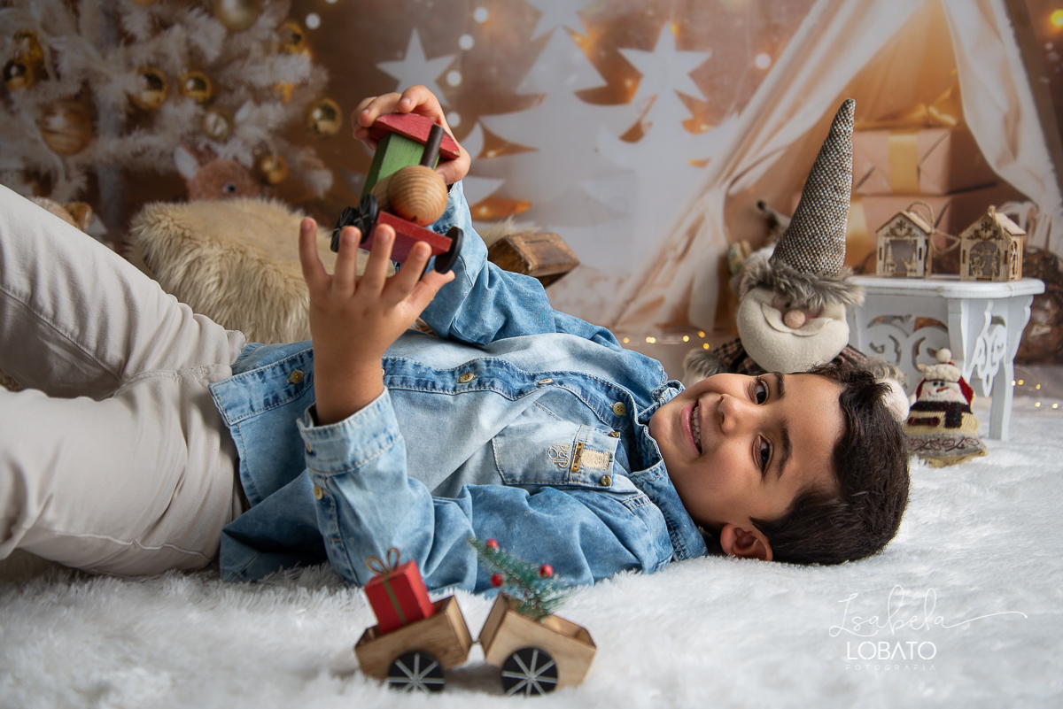 natal-2020-mini-sessao-fotografica-de-natal-ensaio-de-natal-o-natal-vem-vindo-vem-vindo-o-natal-dingo-bell-papai-noel-noite-de-natal-arvore-de-natal-boneco-de-neve-fundo-fotografico-de-natal-ideias-de-cenarios-de-natal-estudio-fotografico-barbacena