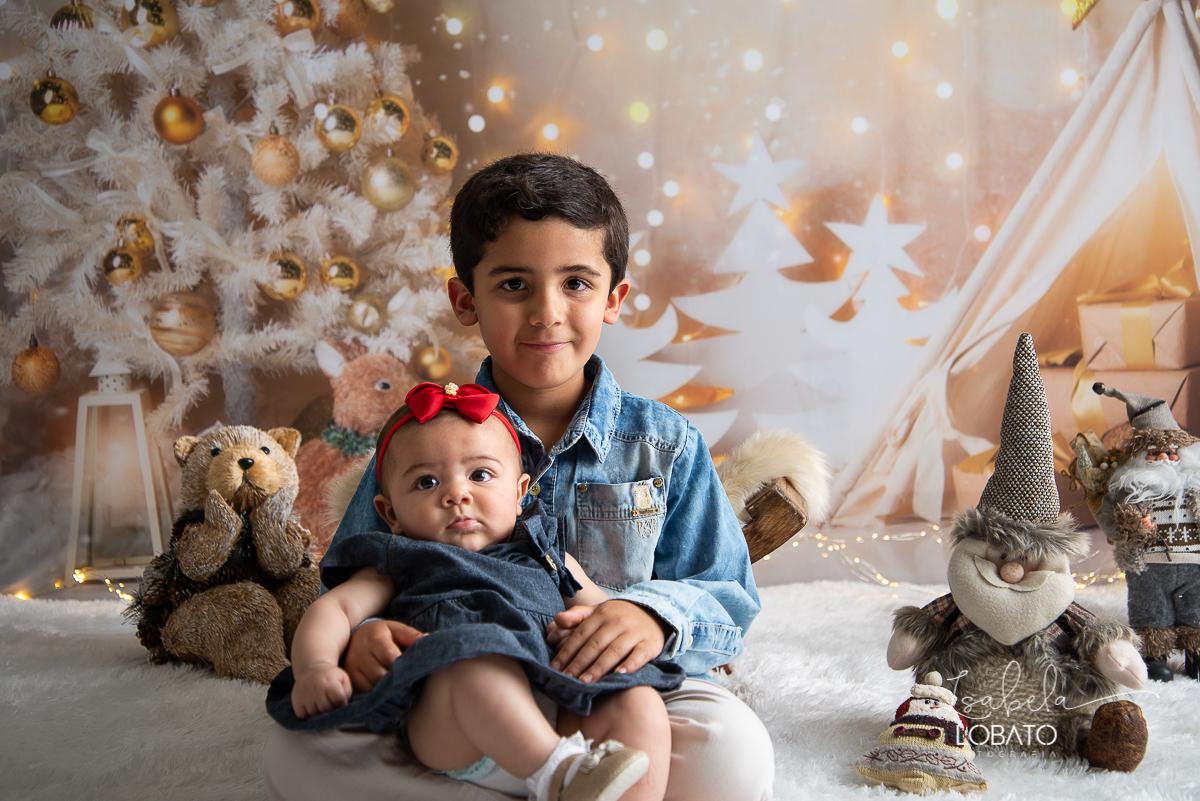 natal-2020-mini-sessao-fotografica-de-natal-ensaio-de-natal-o-natal-vem-vindo-vem-vindo-o-natal-dingo-bell-papai-noel-noite-de-natal-arvore-de-natal-boneco-de-neve-fundo-fotografico-de-natal-ideias-de-cenarios-de-natal-estudio-fotografico-barbacena