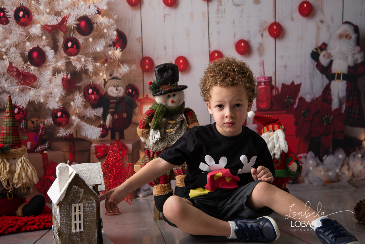 natal-2020-mini-sessao-fotografica-de-natal-ensaio-de-natal-o-natal-vem-vindo-vem-vindo-o-natal-dingo-bell-papai-noel-noite-de-natal-arvore-de-natal-boneco-de-neve-fundo-fotografico-de-natal-ideias-de-cenarios-de-natal-estudio-fotografico-barbacena