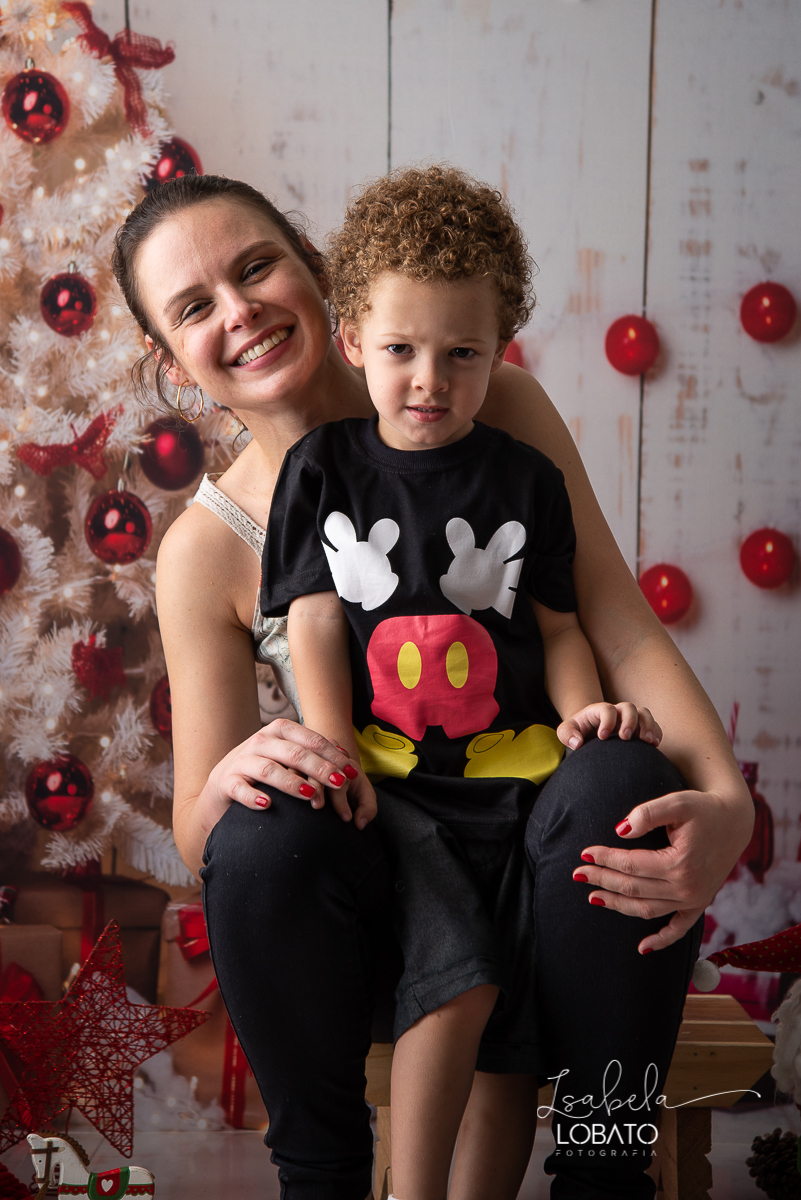 natal-2020-mini-sessao-fotografica-de-natal-ensaio-de-natal-o-natal-vem-vindo-vem-vindo-o-natal-dingo-bell-papai-noel-noite-de-natal-arvore-de-natal-boneco-de-neve-fundo-fotografico-de-natal-ideias-de-cenarios-de-natal-estudio-fotografico-barbacena