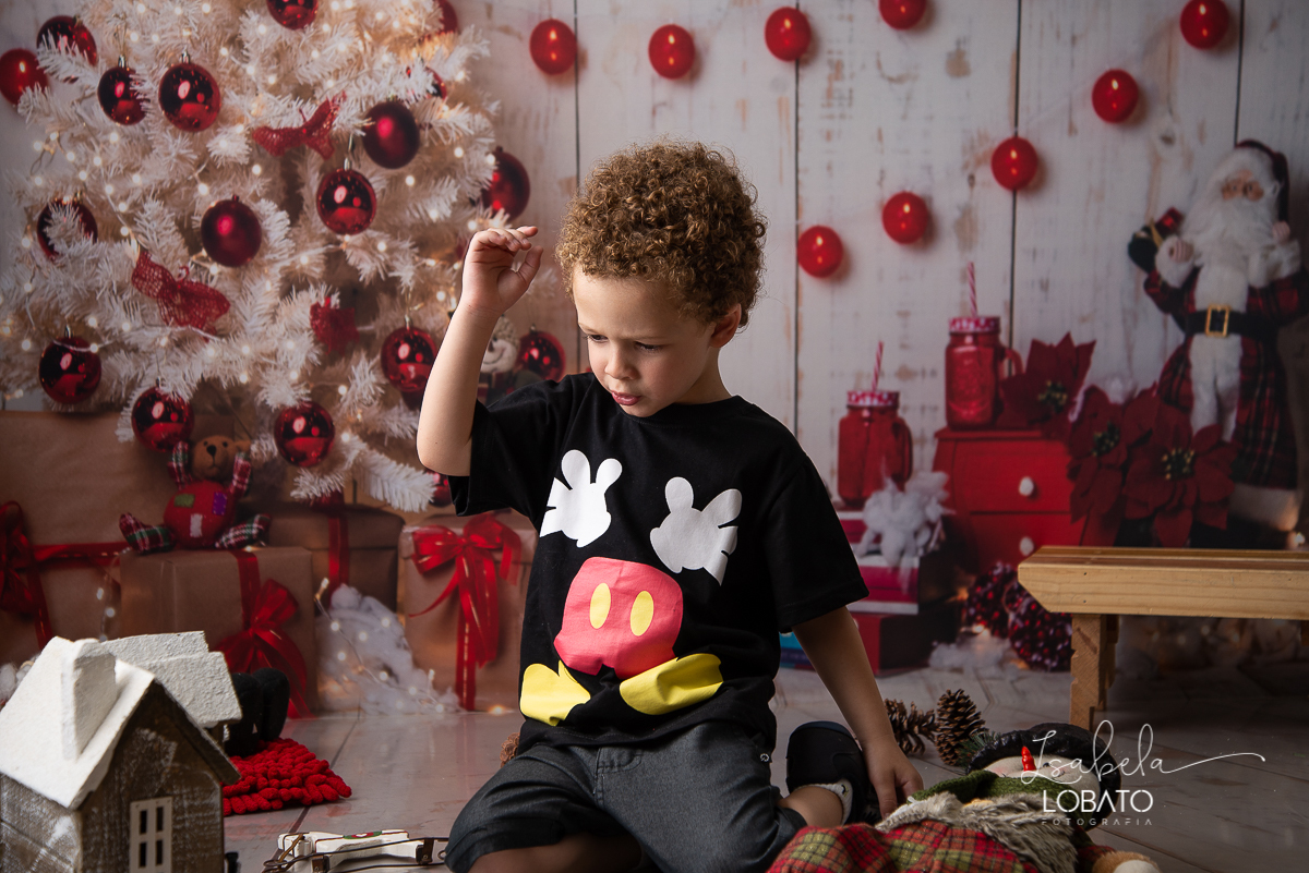 natal-2020-mini-sessao-fotografica-de-natal-ensaio-de-natal-o-natal-vem-vindo-vem-vindo-o-natal-dingo-bell-papai-noel-noite-de-natal-arvore-de-natal-boneco-de-neve-fundo-fotografico-de-natal-ideias-de-cenarios-de-natal-estudio-fotografico-barbacena