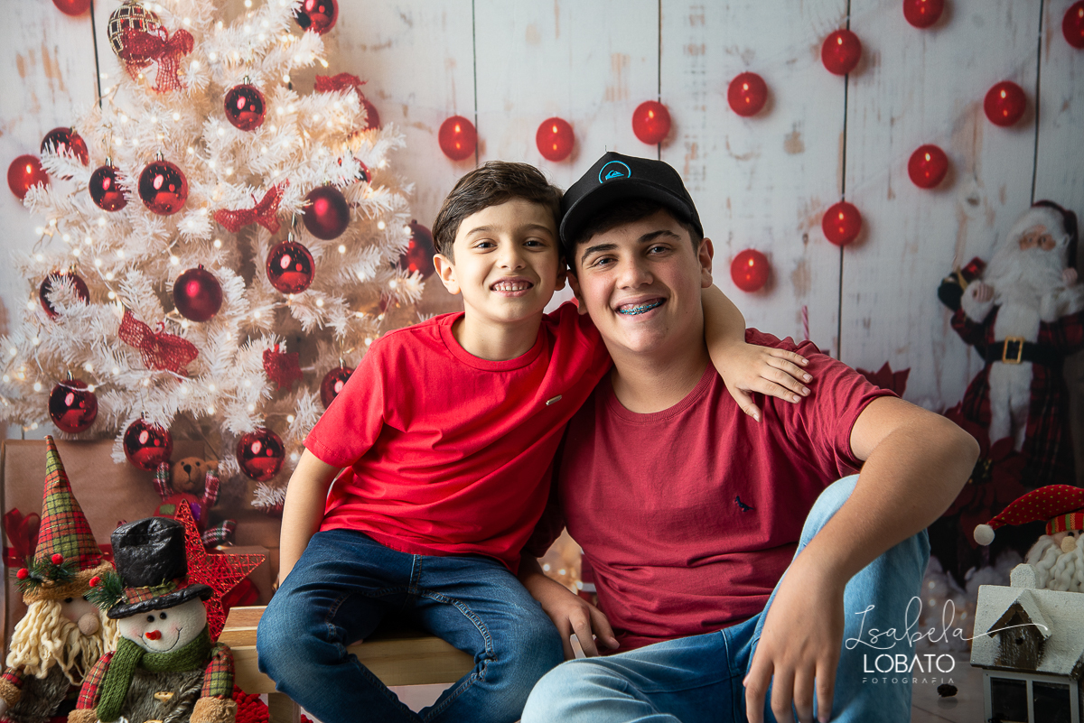 natal-2020-mini-sessao-fotografica-de-natal-ensaio-de-natal-o-natal-vem-vindo-vem-vindo-o-natal-dingo-bell-papai-noel-noite-de-natal-arvore-de-natal-boneco-de-neve-fundo-fotografico-de-natal-ideias-de-cenarios-de-natal-estudio-fotografico-barbacena