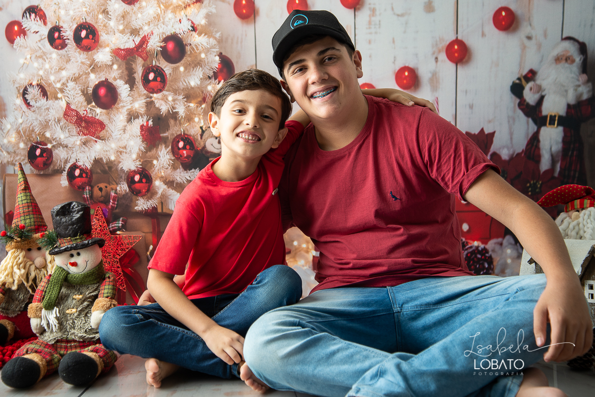 natal-2020-mini-sessao-fotografica-de-natal-ensaio-de-natal-o-natal-vem-vindo-vem-vindo-o-natal-dingo-bell-papai-noel-noite-de-natal-arvore-de-natal-boneco-de-neve-fundo-fotografico-de-natal-ideias-de-cenarios-de-natal-estudio-fotografico-barbacena