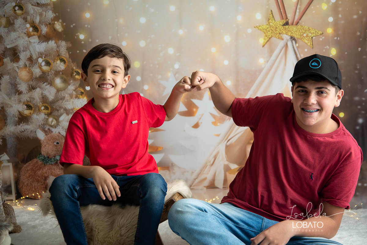 natal-2020-mini-sessao-fotografica-de-natal-ensaio-de-natal-o-natal-vem-vindo-vem-vindo-o-natal-dingo-bell-papai-noel-noite-de-natal-arvore-de-natal-boneco-de-neve-fundo-fotografico-de-natal-ideias-de-cenarios-de-natal-estudio-fotografico-barbacena