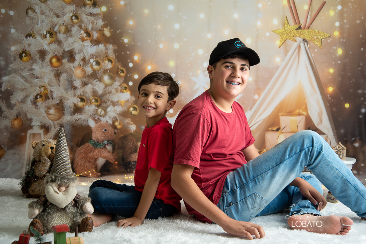 natal-2020-mini-sessao-fotografica-de-natal-ensaio-de-natal-o-natal-vem-vindo-vem-vindo-o-natal-dingo-bell-papai-noel-noite-de-natal-arvore-de-natal-boneco-de-neve-fundo-fotografico-de-natal-ideias-de-cenarios-de-natal-estudio-fotografico-barbacena