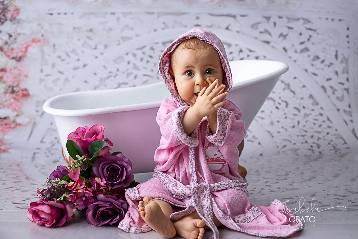 acompanhamento-mensal-fotografico-acompanhamento-criativo-acompanhamento-fotografico-de-bebes-acompanhento-trimestral-fases-do-bebe-desenvolvimento-bebes-bebe-de-nove-meses-infantil-estudio-fotografico-infantil-barbacena-isabela-lobato-a-hora-do-banho
