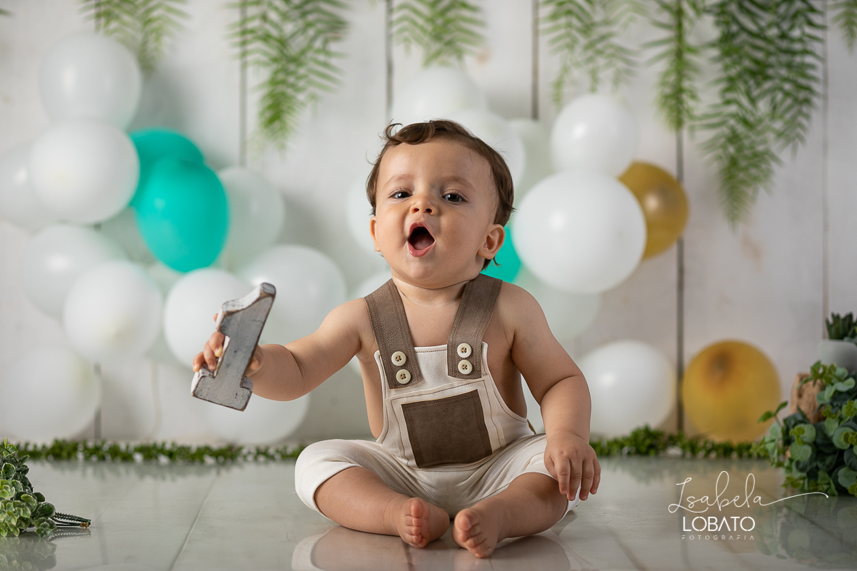 fotografa-de-criancas-em-barbacena-melhor-fotografa-de-barbacena-estudio-fotografico-infantil-isabela-lobato-fotografia-a-hora-do-bolo-mundo-rosa-boneca-de-pano-helena-smash-the-cake-esmagando-o-bolo-aniversario-de-um-ano-mundo-rosa-book-infantil-bq