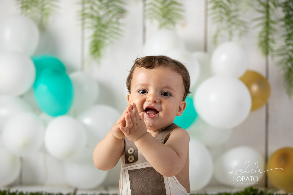 fotografa-de-criancas-em-barbacena-melhor-fotografa-de-barbacena-estudio-fotografico-infantil-isabela-lobato-fotografia-a-hora-do-bolo-mundo-rosa-boneca-de-pano-helena-smash-the-cake-esmagando-o-bolo-aniversario-de-um-ano-mundo-rosa-book-infantil-bq