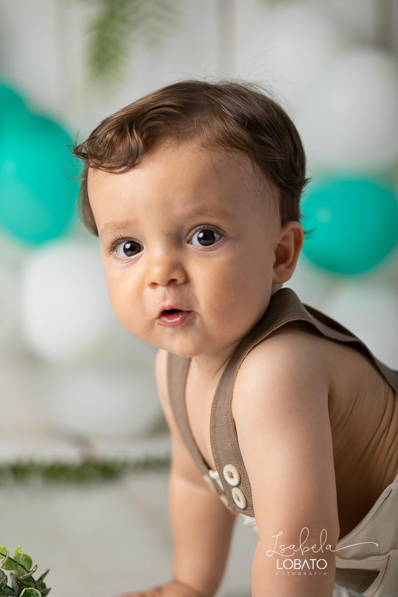 fotografa-de-criancas-em-barbacena-melhor-fotografa-de-barbacena-estudio-fotografico-infantil-isabela-lobato-fotografia-a-hora-do-bolo-mundo-rosa-boneca-de-pano-helena-smash-the-cake-esmagando-o-bolo-aniversario-de-um-ano-mundo-rosa-book-infantil-bq