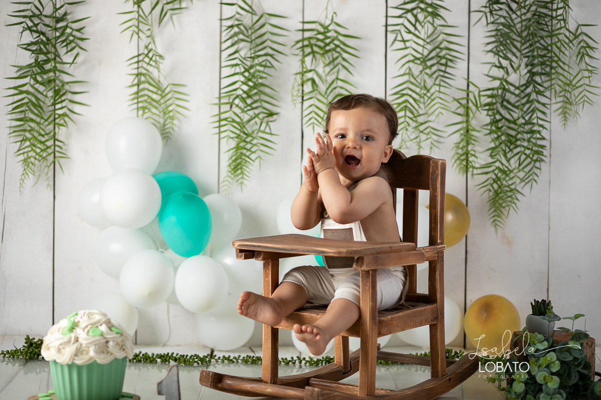 fotografa-de-criancas-em-barbacena-melhor-fotografa-de-barbacena-estudio-fotografico-infantil-isabela-lobato-fotografia-a-hora-do-bolo-mundo-rosa-boneca-de-pano-helena-smash-the-cake-esmagando-o-bolo-aniversario-de-um-ano-mundo-rosa-book-infantil-bq
