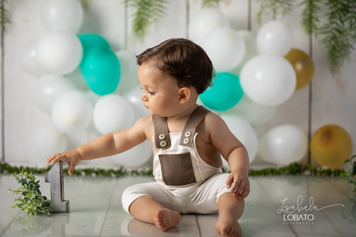 fotografa-de-criancas-em-barbacena-melhor-fotografa-de-barbacena-estudio-fotografico-infantil-isabela-lobato-fotografia-a-hora-do-bolo-mundo-rosa-boneca-de-pano-helena-smash-the-cake-esmagando-o-bolo-aniversario-de-um-ano-mundo-rosa-book-infantil-bq