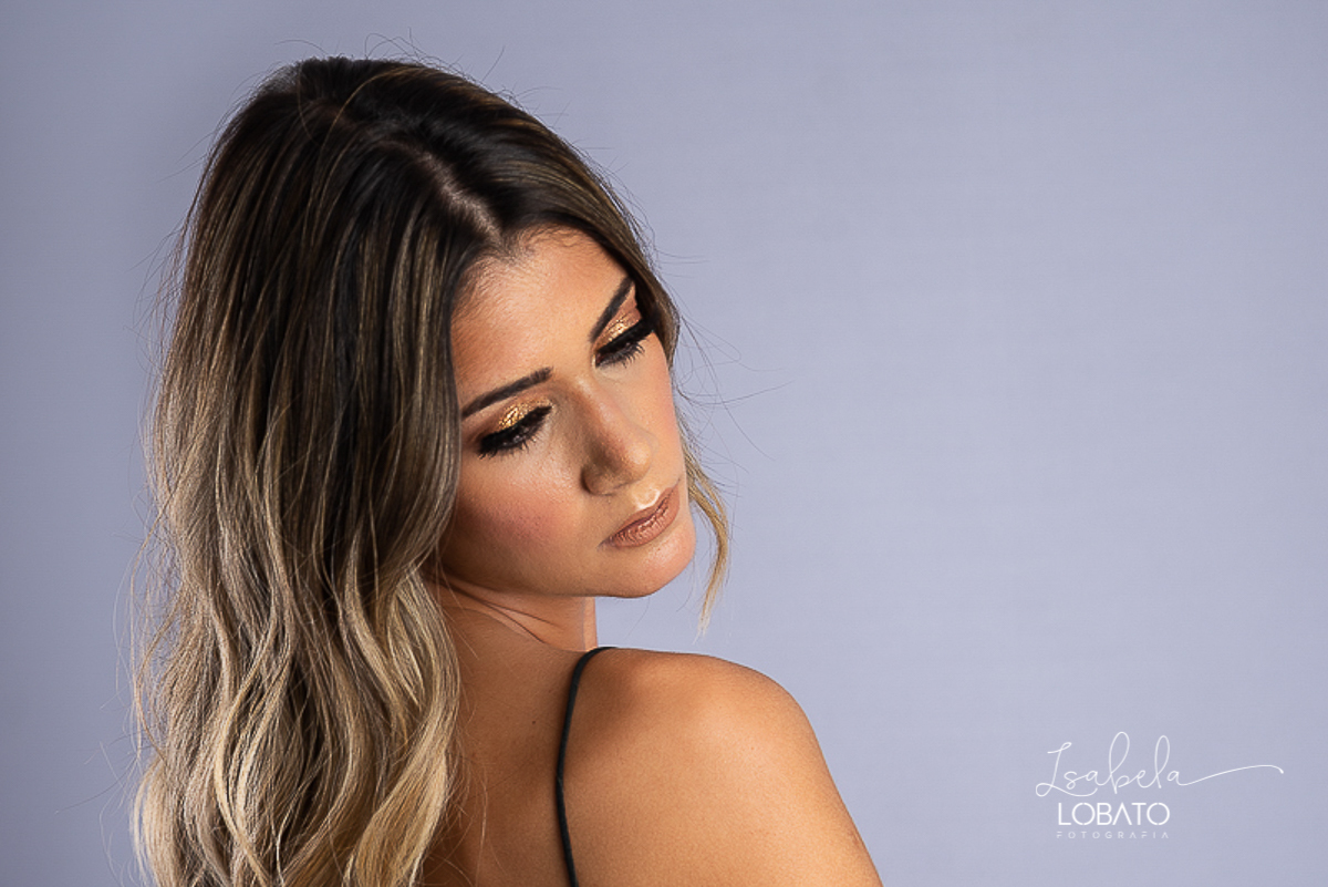 ensaio-feminino-em-estudio-fotografia-de-modelo-fotografica-book-feminino-ensaio-boudoir-em-estudio-fotografa-de-mulheres-em-barbacena-fotografa-em-carandai-mg-ensaios-femininos-ideias-de-fotos-sensuais-loane-paiva-estudio-fotografico-barbacena-isabela
