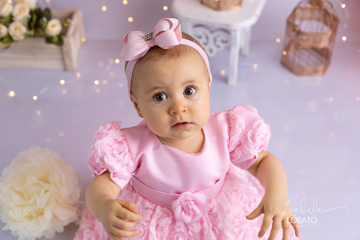 fotografa-de-criancas-em-barbacena-melhor-fotografa-de-barbacena-estudio-fotografico-infantil-isabela-lobato-fotografia-a-hora-do-bolo-mundo-azul-smash-the-cake-esmagando-o-bolo-aniversario-de-um-ano-book-infantil-bq-acompanhamento-fotografico-criativo