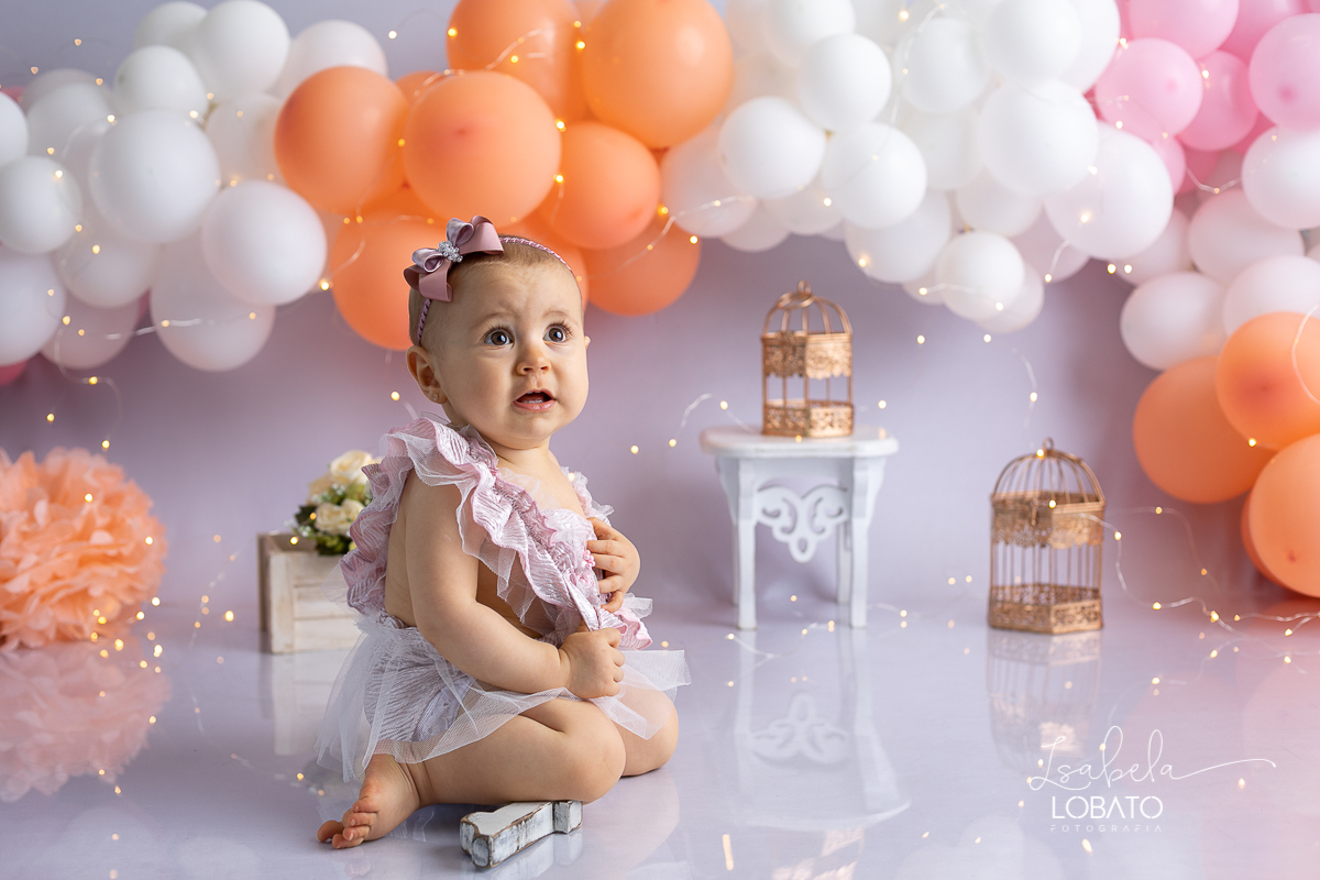 fotografa-de-criancas-em-barbacena-melhor-fotografa-de-barbacena-estudio-fotografico-infantil-isabela-lobato-fotografia-a-hora-do-bolo-mundo-azul-smash-the-cake-esmagando-o-bolo-aniversario-de-um-ano-book-infantil-bq-acompanhamento-fotografico-criativo