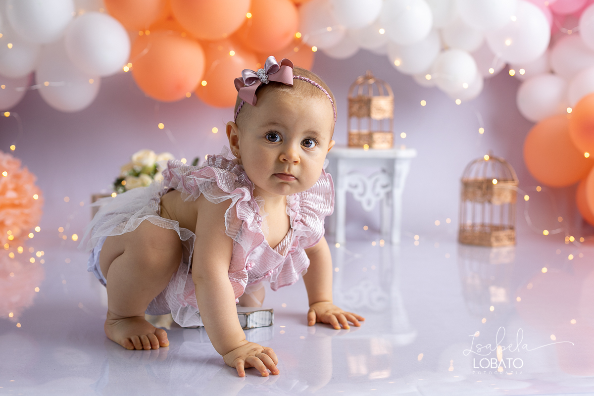 fotografa-de-criancas-em-barbacena-melhor-fotografa-de-barbacena-estudio-fotografico-infantil-isabela-lobato-fotografia-a-hora-do-bolo-mundo-azul-smash-the-cake-esmagando-o-bolo-aniversario-de-um-ano-book-infantil-bq-acompanhamento-fotografico-criativo