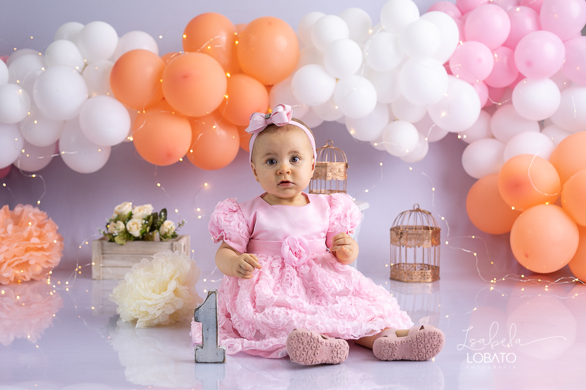 fotografa-de-criancas-em-barbacena-melhor-fotografa-de-barbacena-estudio-fotografico-infantil-isabela-lobato-fotografia-a-hora-do-bolo-mundo-azul-smash-the-cake-esmagando-o-bolo-aniversario-de-um-ano-book-infantil-bq-acompanhamento-fotografico-criativo