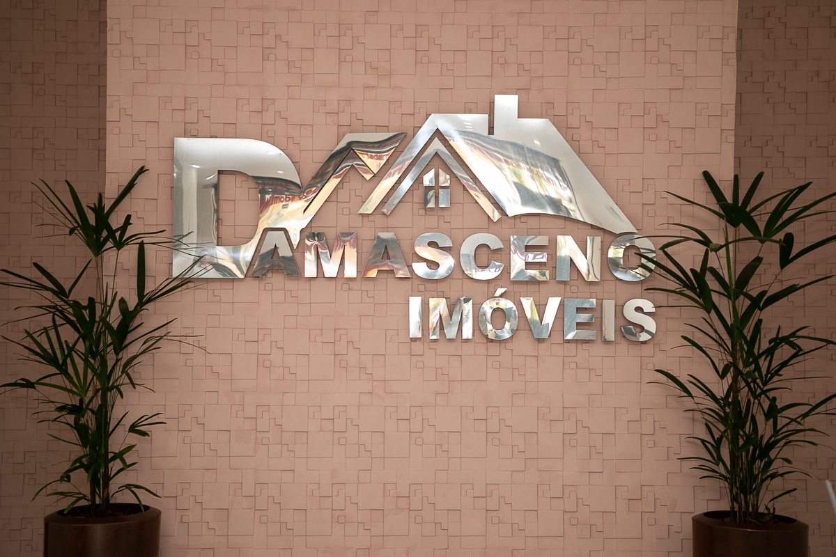 foto-publicidade-propaganda-fotografa-publicitária-fotos-profissionais-de-pessoas-exercendo-sua-profissao-corretor-de-imoveis-imobiliarias-em-barbacena-condominio-glogo-garden-barbacena-fotografa-de-pessoas-e-empresas-isabela-lobato-fotografia-damasceno